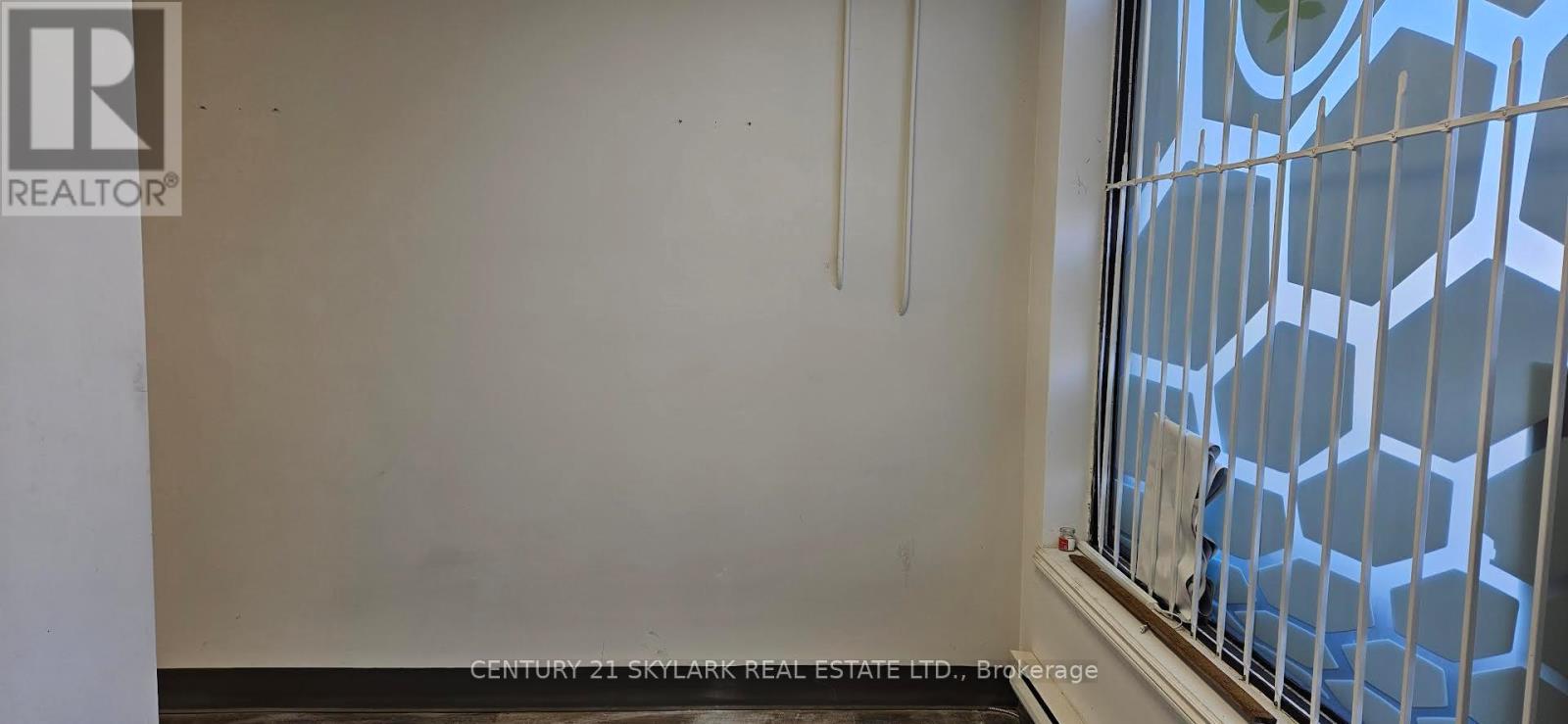 #main - 2413 St Clair Avenue W, Toronto, Ontario  M6N 1K9 - Photo 5 - W12485399