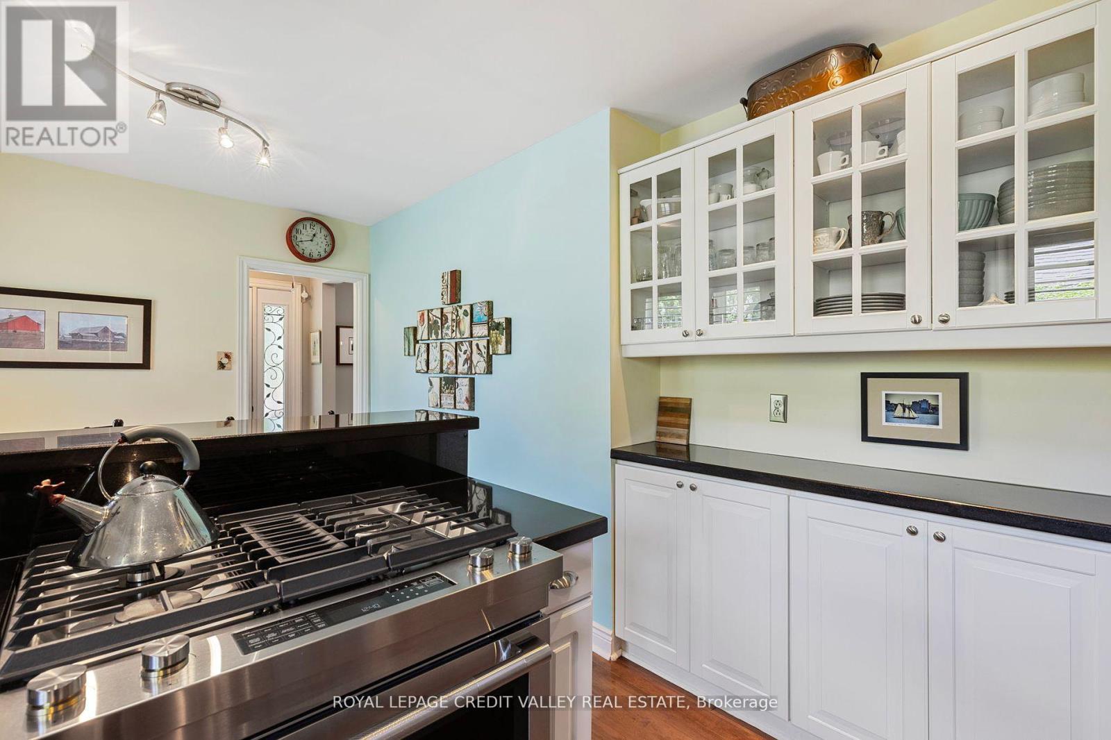 24 Ladore Drive, Brampton, Ontario  L6Y 1V5 - Photo 12 - W12485400