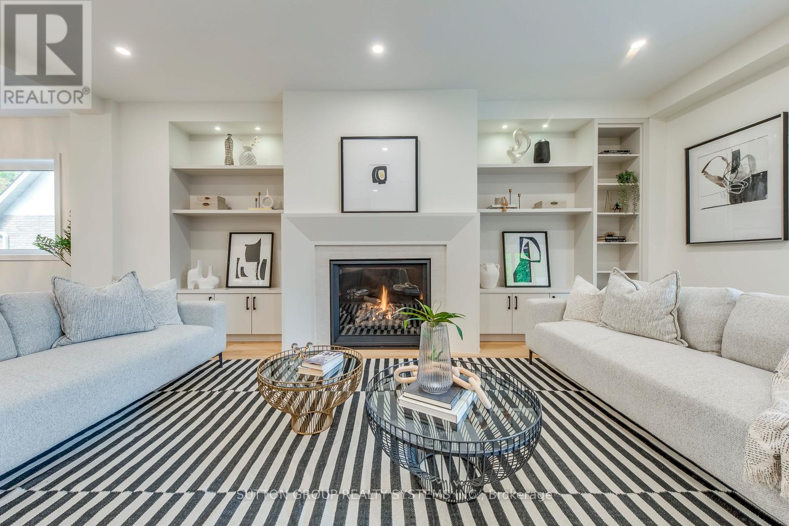 21 South Kingsway, Toronto, Ontario  M6S 3T2 - Photo 11 - W12485418