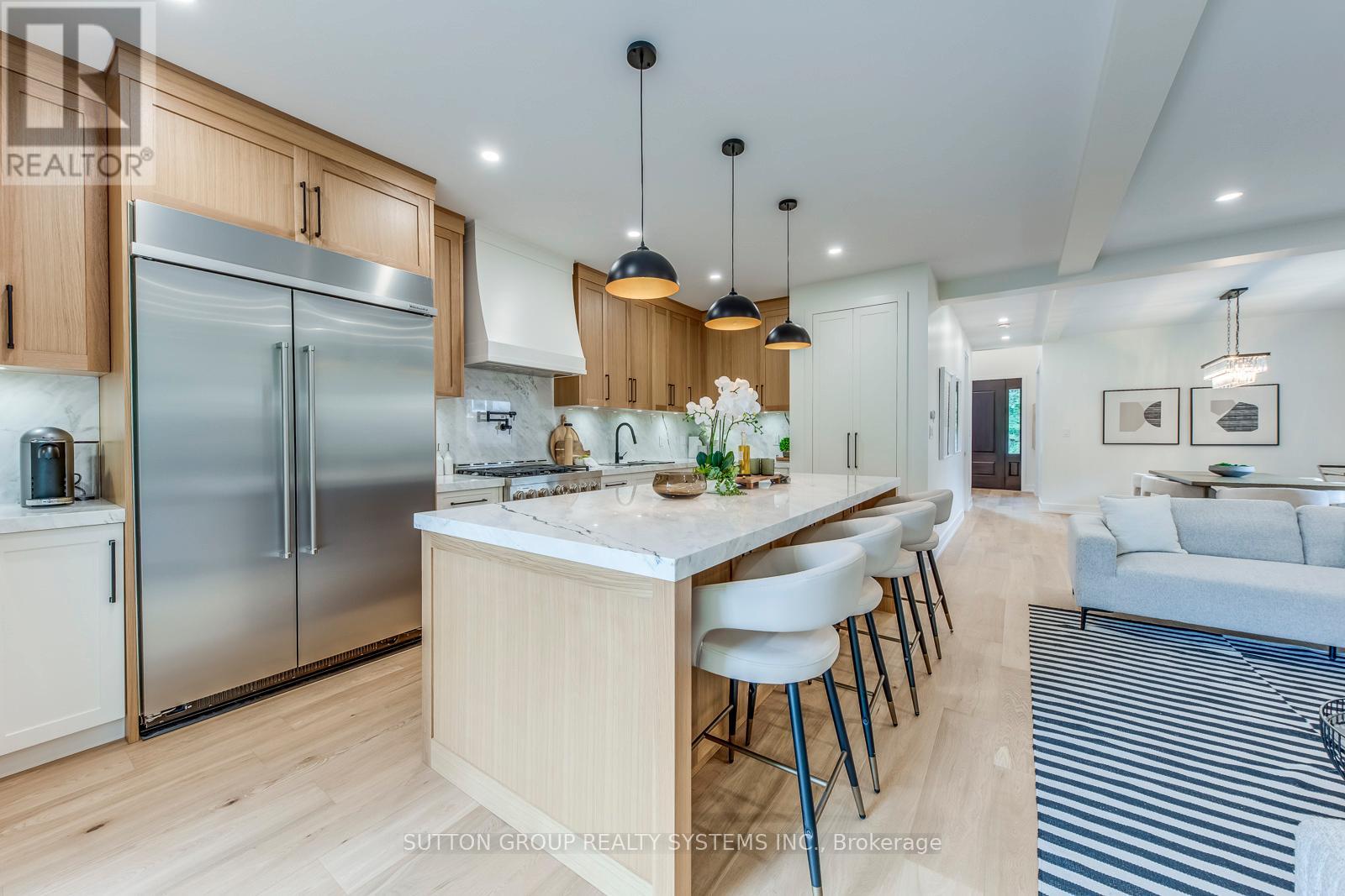 21 South Kingsway, Toronto, Ontario  M6S 3T2 - Photo 16 - W12485418