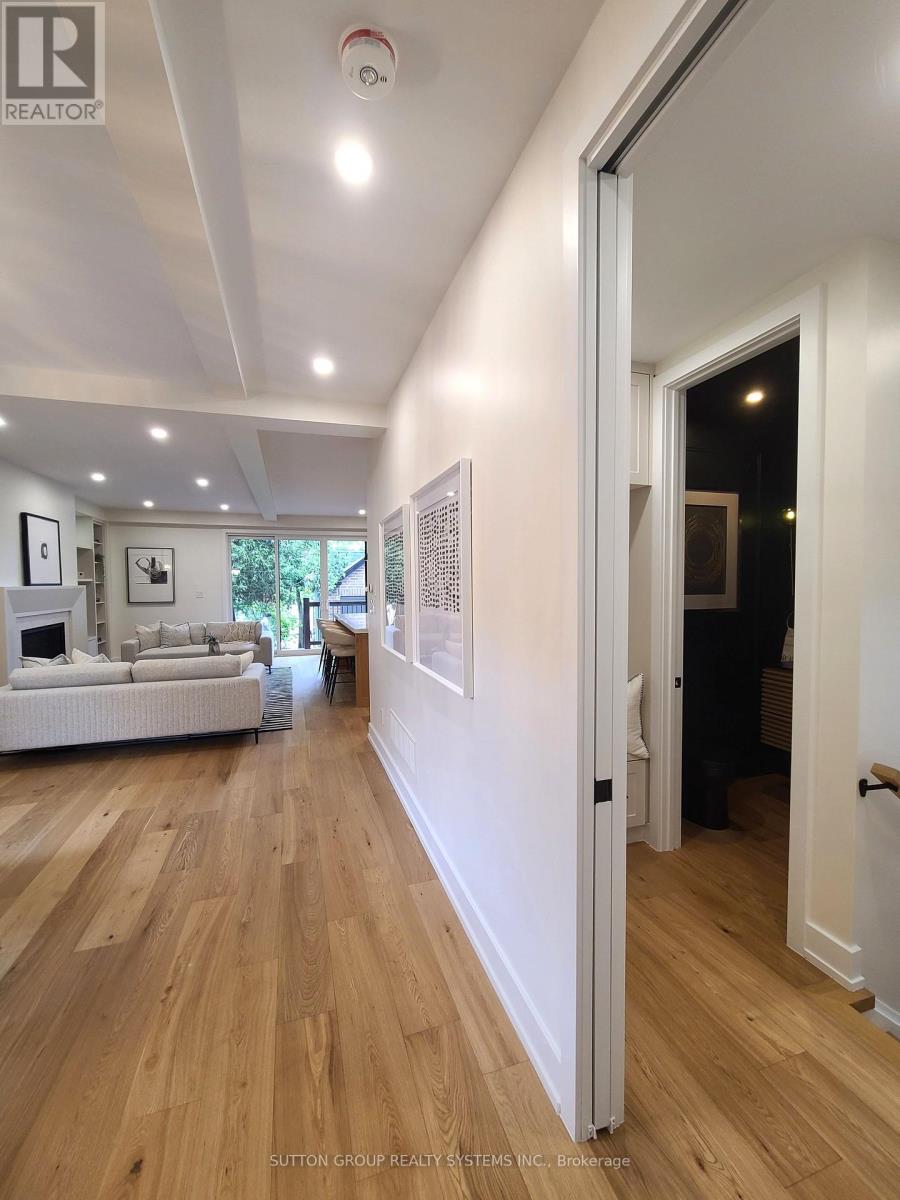 21 South Kingsway, Toronto, Ontario  M6S 3T2 - Photo 20 - W12485418