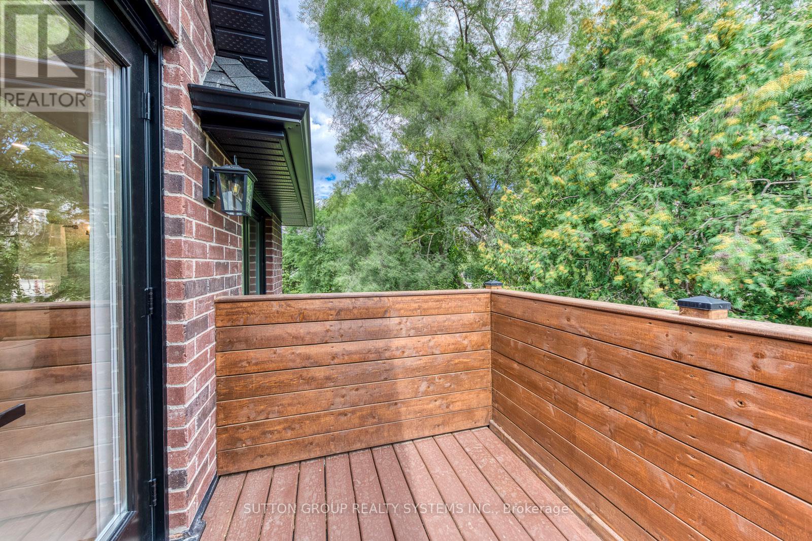 21 South Kingsway, Toronto, Ontario  M6S 3T2 - Photo 26 - W12485418