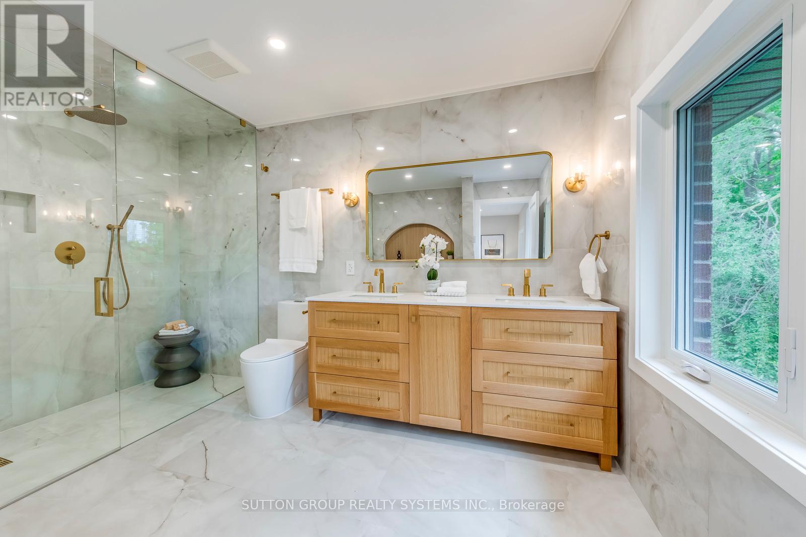 21 South Kingsway, Toronto, Ontario  M6S 3T2 - Photo 28 - W12485418