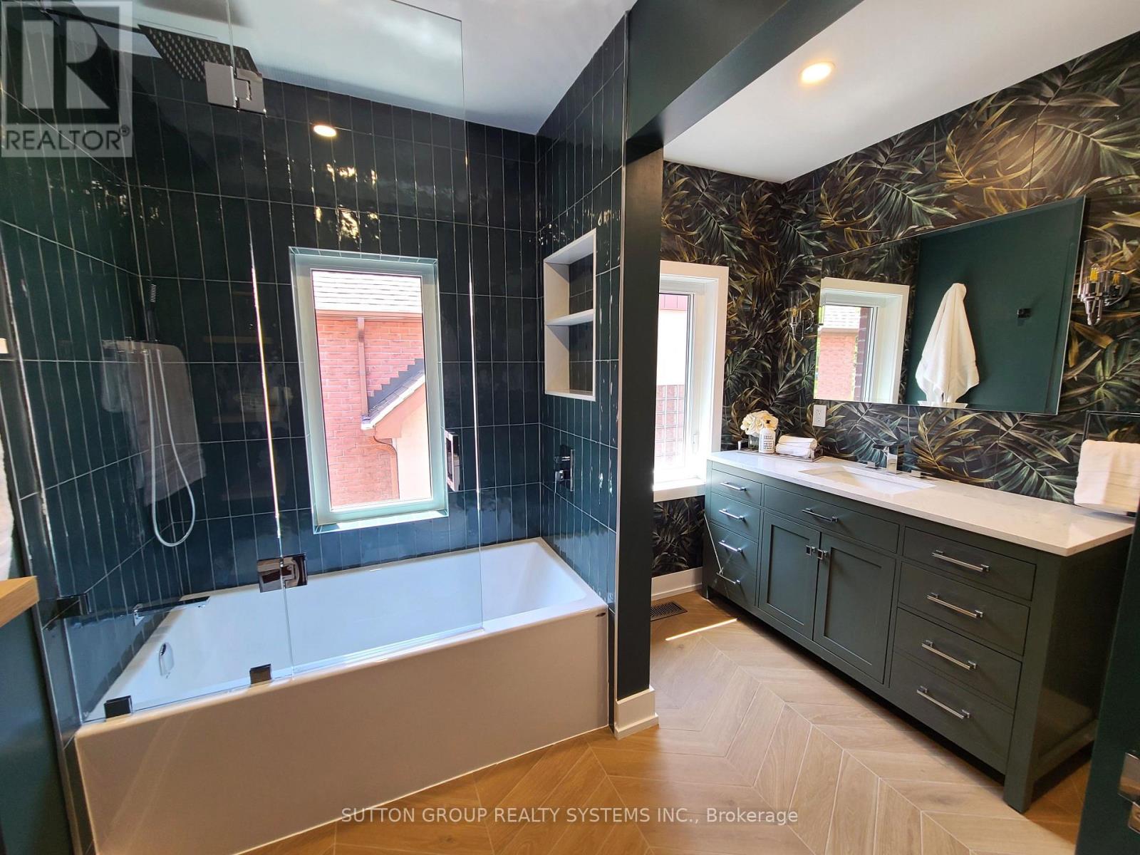 21 South Kingsway, Toronto, Ontario  M6S 3T2 - Photo 35 - W12485418