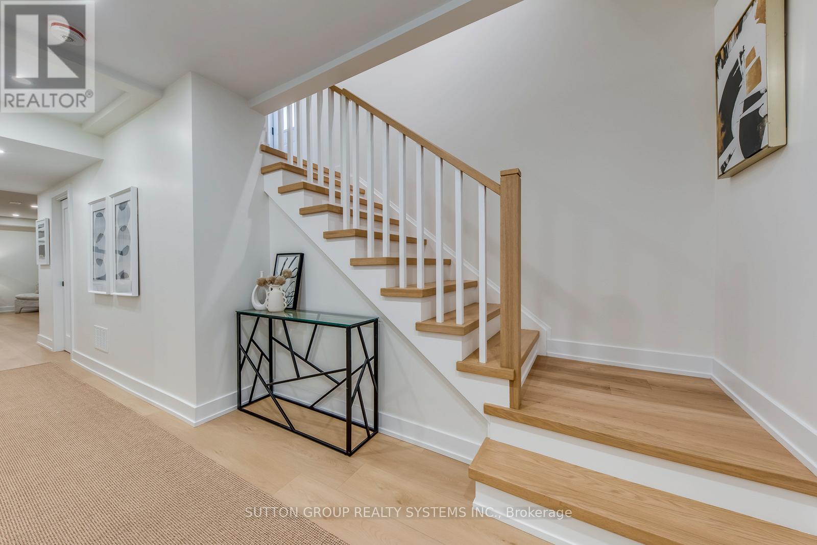 21 South Kingsway, Toronto, Ontario  M6S 3T2 - Photo 38 - W12485418