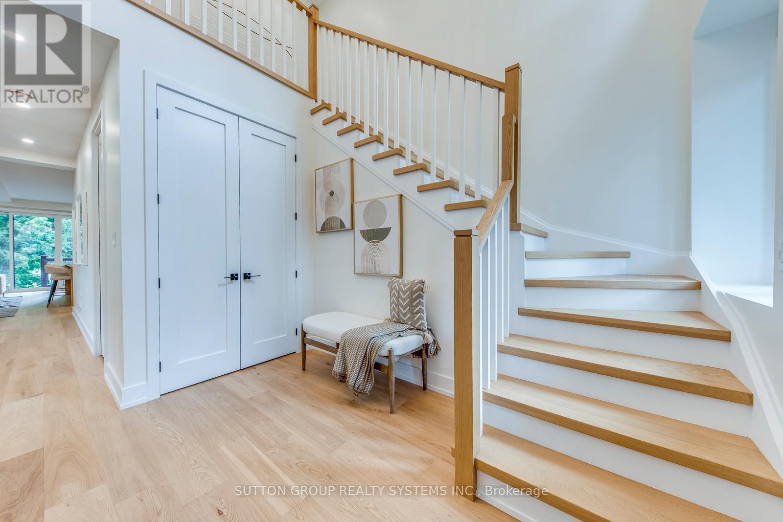 21 South Kingsway, Toronto, Ontario  M6S 3T2 - Photo 4 - W12485418