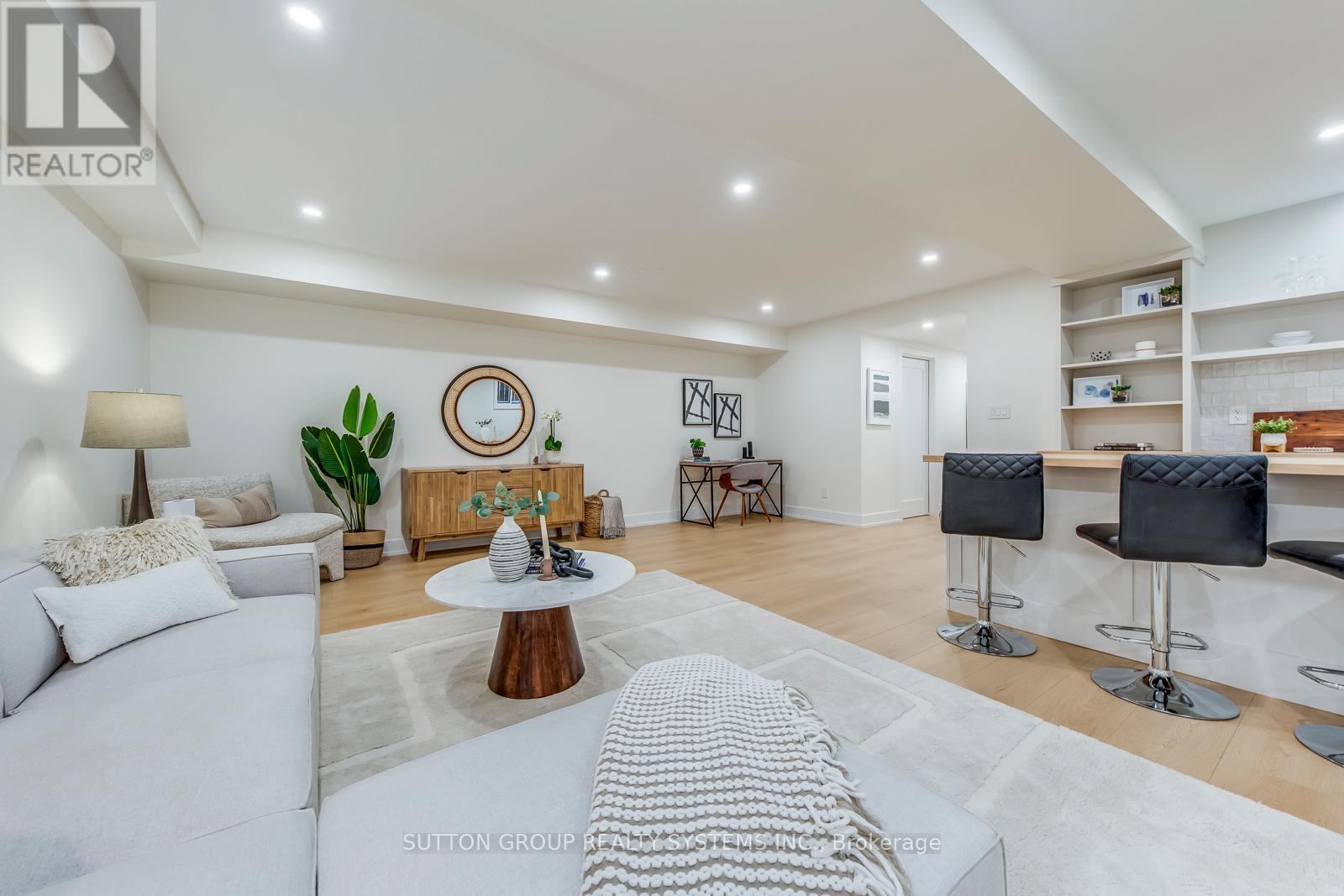 21 South Kingsway, Toronto, Ontario  M6S 3T2 - Photo 41 - W12485418