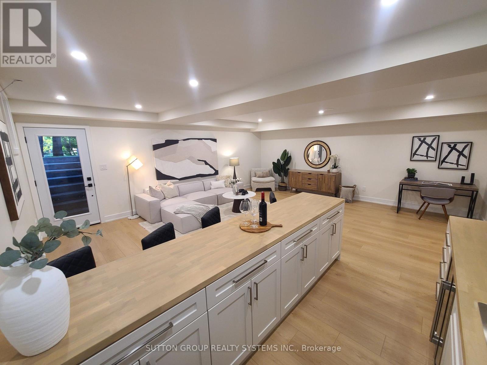 21 South Kingsway, Toronto, Ontario  M6S 3T2 - Photo 42 - W12485418