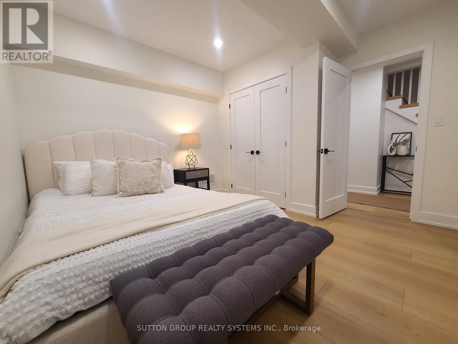 21 South Kingsway, Toronto, Ontario  M6S 3T2 - Photo 43 - W12485418