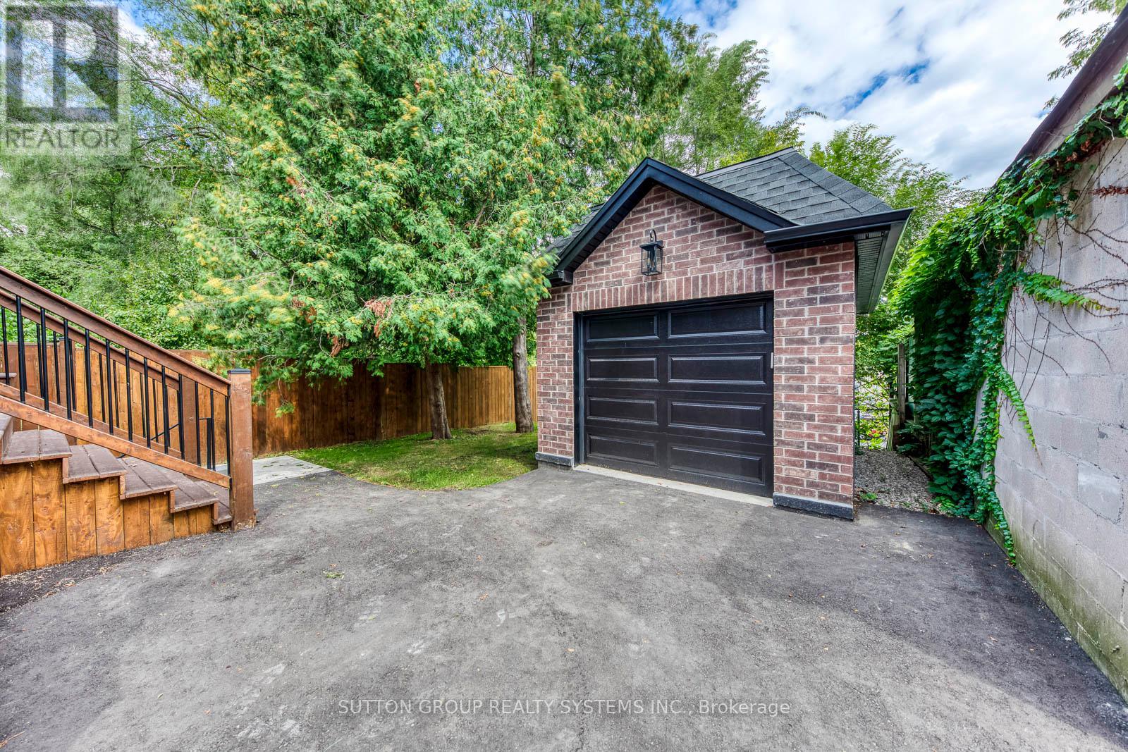 21 South Kingsway, Toronto, Ontario  M6S 3T2 - Photo 46 - W12485418