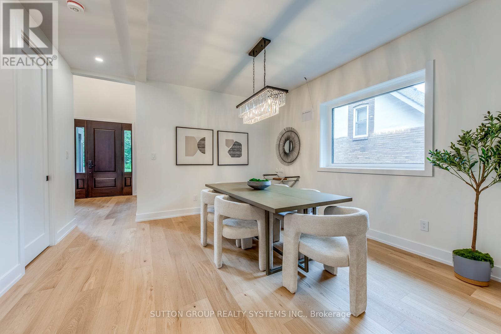 21 South Kingsway, Toronto, Ontario  M6S 3T2 - Photo 7 - W12485418