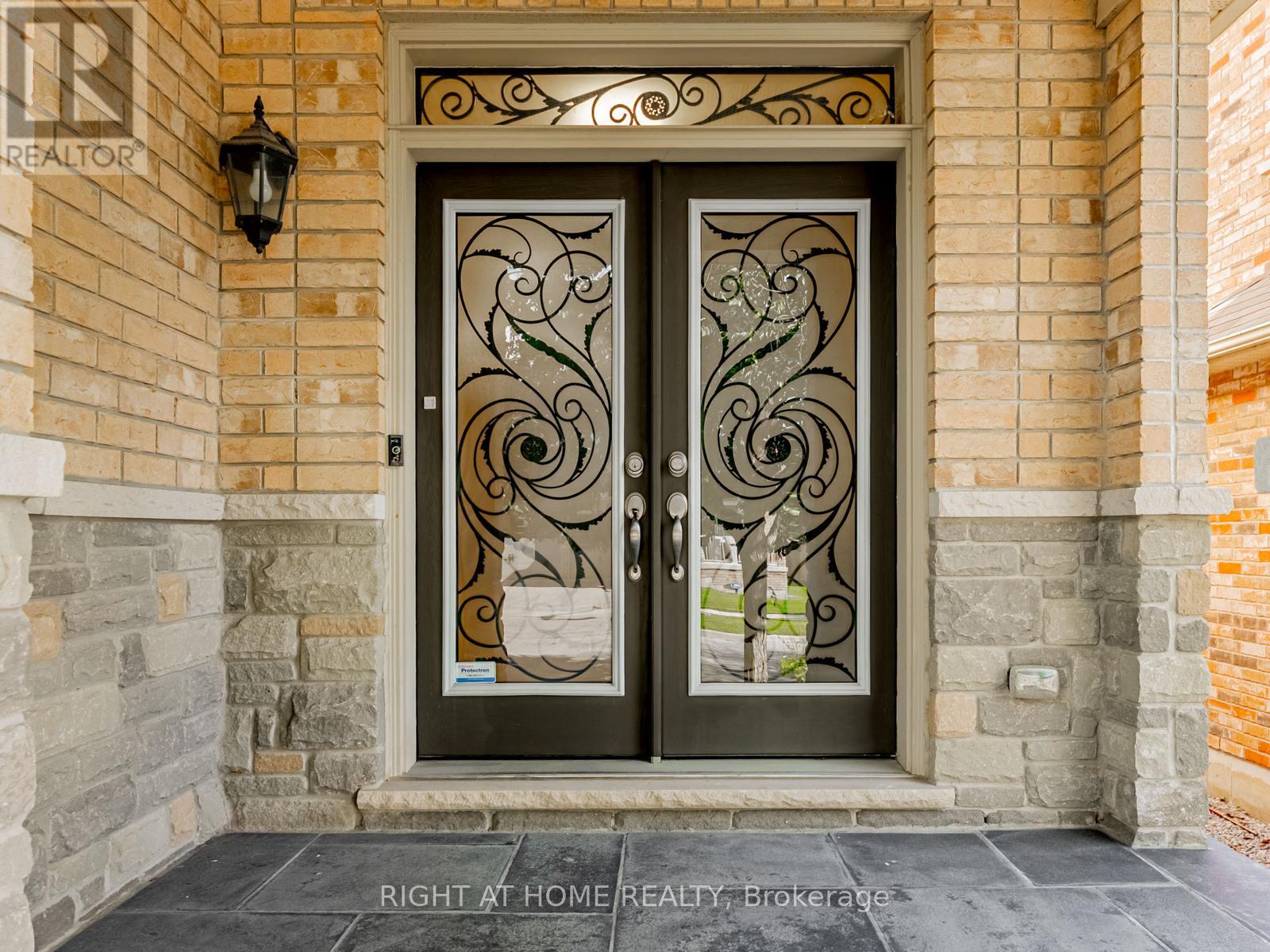 7 Mediterranean Crescent, Brampton, Ontario  L6Y 0T4 - Photo 4 - W12485431