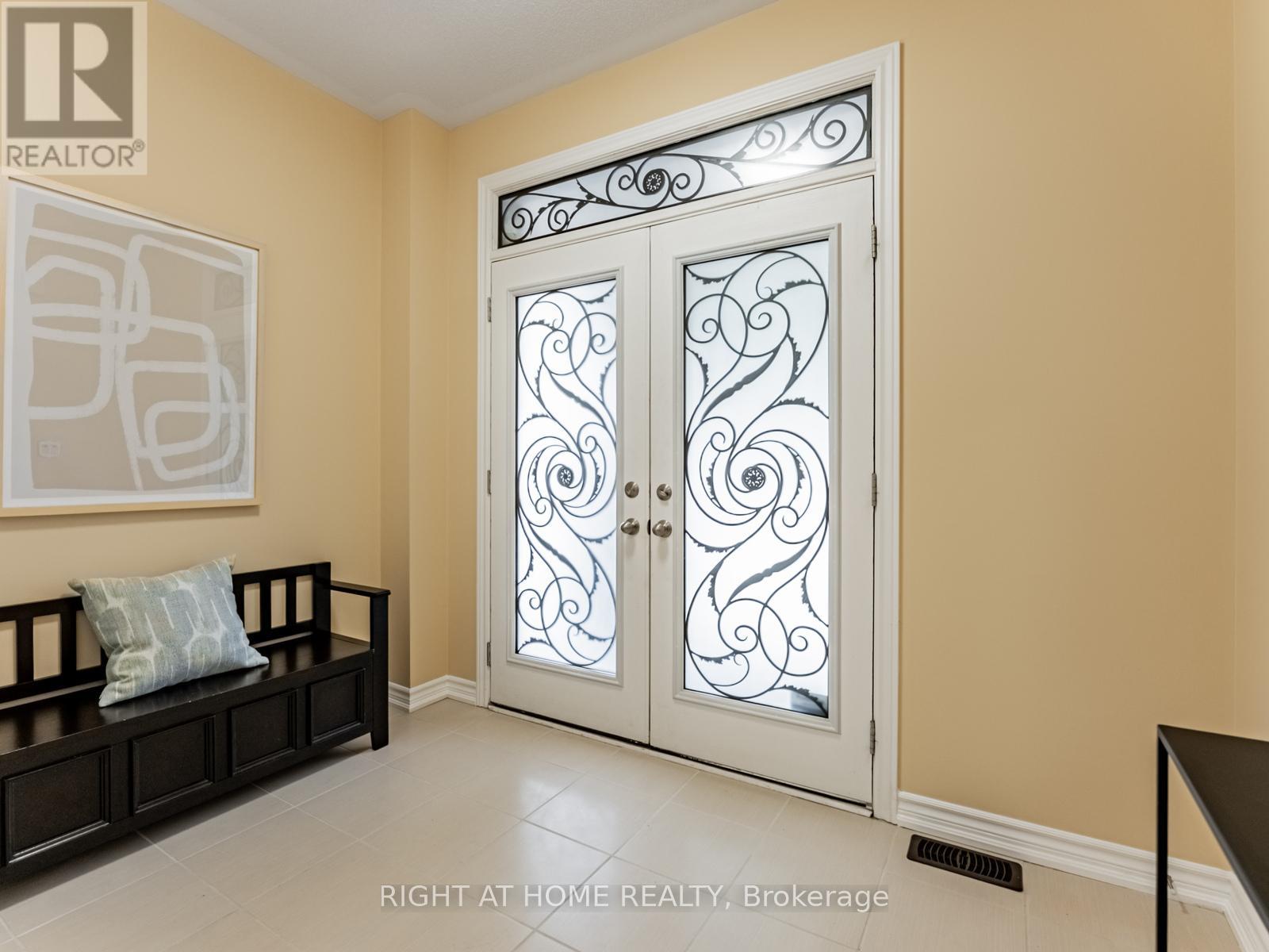 7 Mediterranean Crescent, Brampton, Ontario  L6Y 0T4 - Photo 5 - W12485431