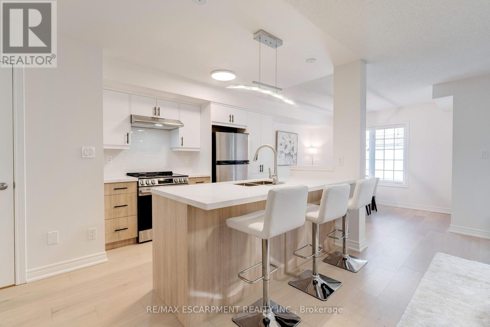 628 Garibaldi Common, Burlington, Ontario  L7L 0E2 - Photo 13 - W12485454