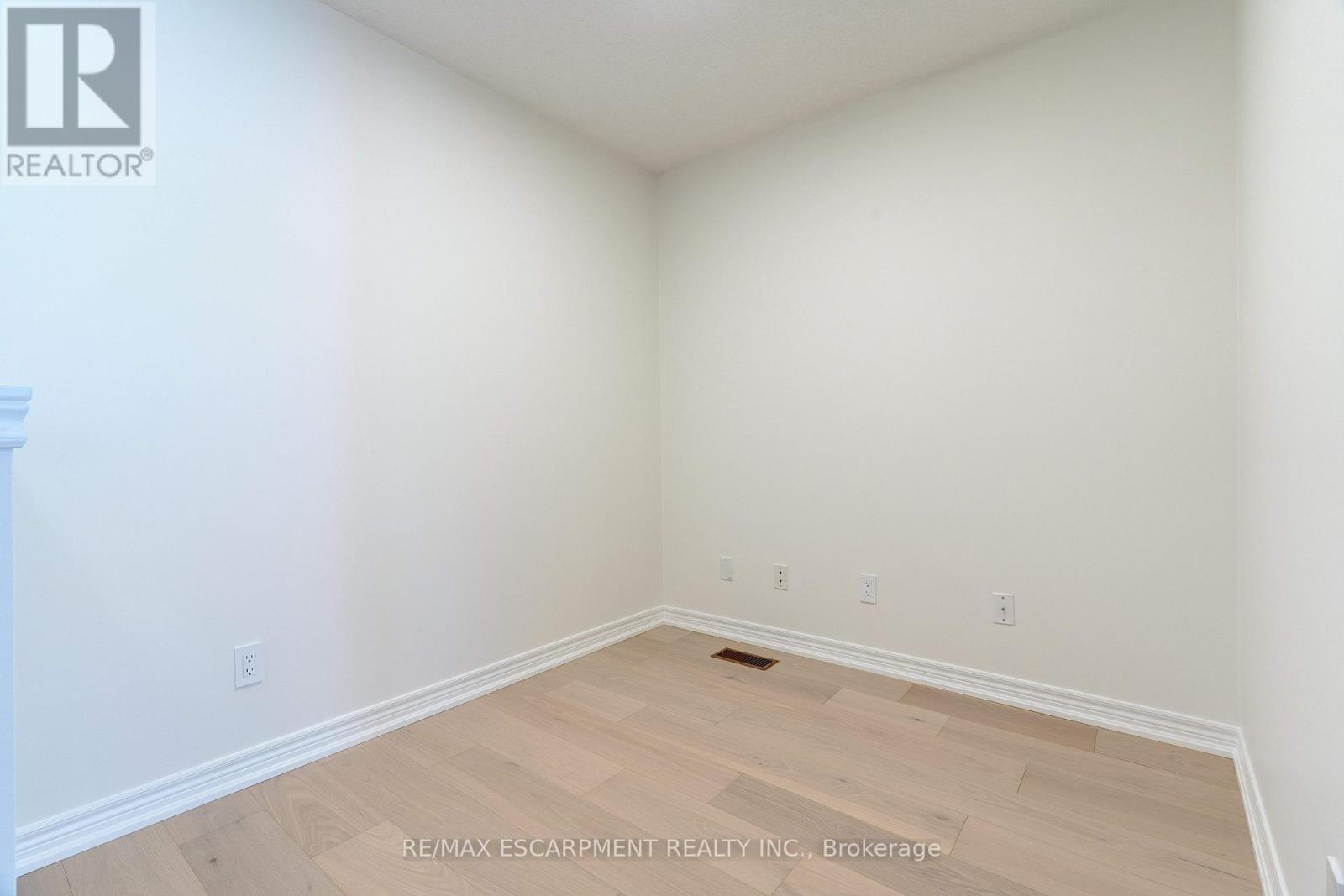 628 Garibaldi Common, Burlington, Ontario  L7L 0E2 - Photo 29 - W12485454