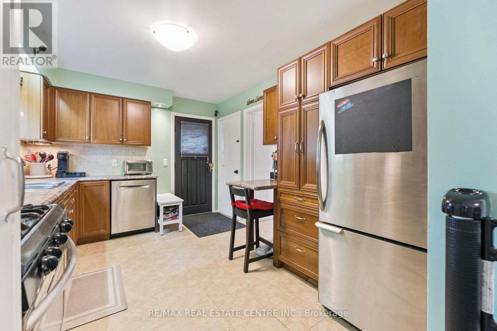 102 Rutherford Road N, Brampton, Ontario  L6V 2J2 - Photo 15 - W12485455