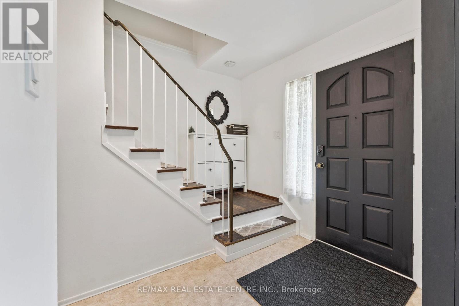 102 Rutherford Road N, Brampton, Ontario  L6V 2J2 - Photo 6 - W12485455