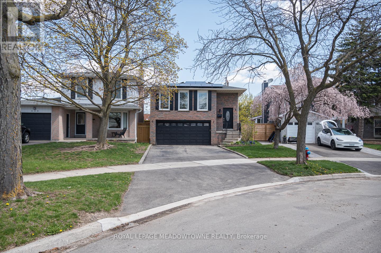 UPPER - 611 BEAVER COURT, Milton, Ontario