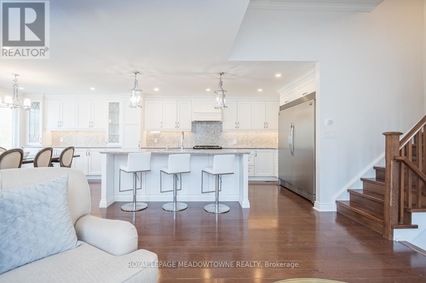 Upper - 611 Beaver Court, Milton, Ontario  L9T 4A8 - Photo 16 - W12485467