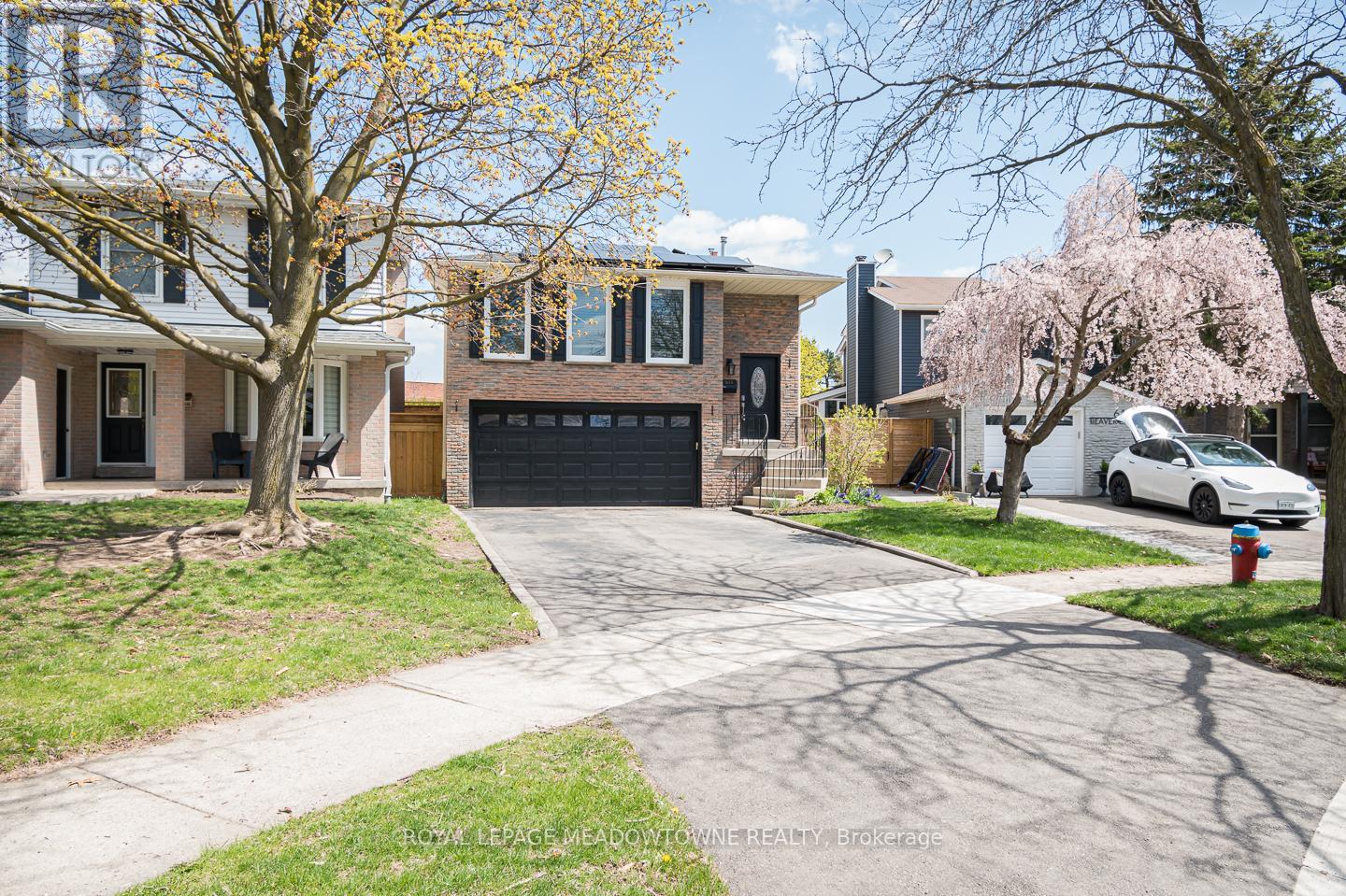 Upper - 611 Beaver Court, Milton, Ontario  L9T 4A8 - Photo 3 - W12485467