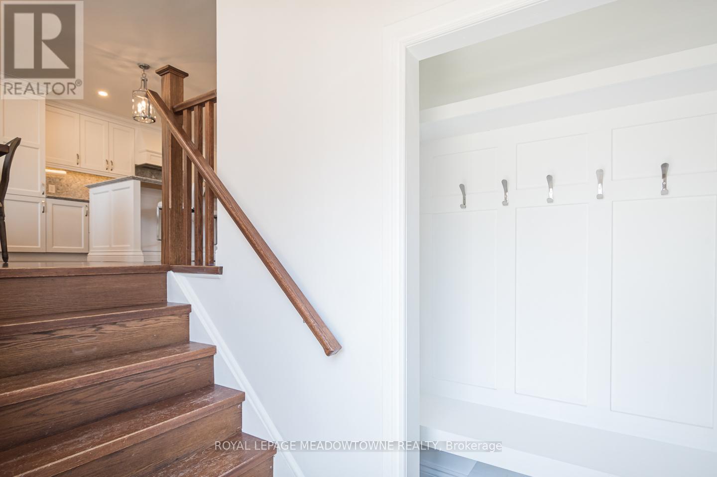 Upper - 611 Beaver Court, Milton, Ontario  L9T 4A8 - Photo 6 - W12485467