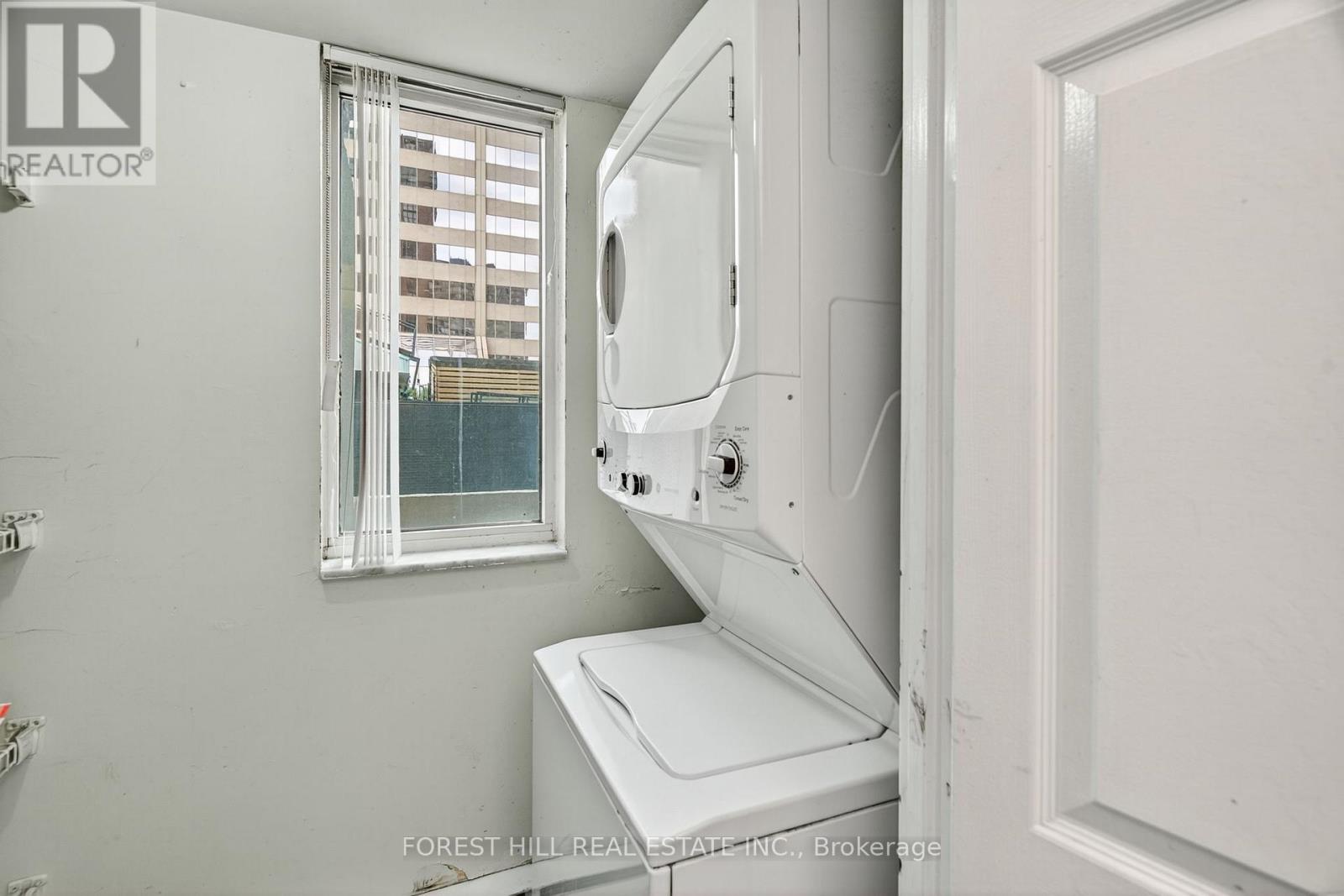 210 - 285 Enfield Place N, Mississauga, Ontario  L5B 3Y6 - Photo 13 - W12485473