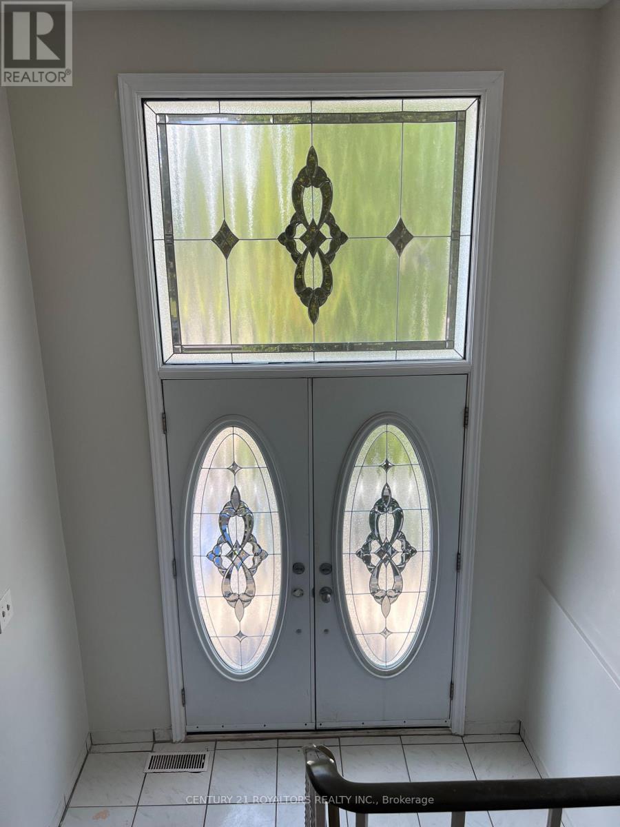 7258 Sills Road, Mississauga, Ontario  L4T 2K1 - Photo 2 - W12485484