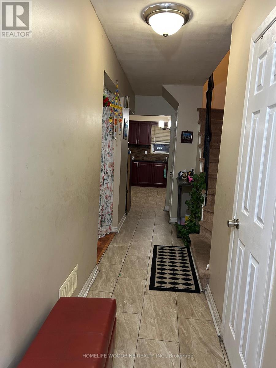 3341 Morning Star Drive, Mississauga, Ontario  L4T 1X6 - Photo 11 - W12485509