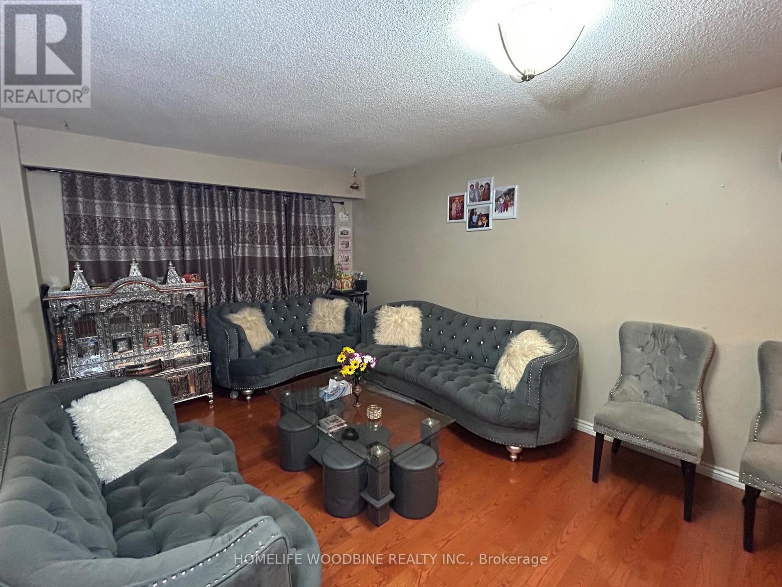 3341 Morning Star Drive, Mississauga, Ontario  L4T 1X6 - Photo 2 - W12485509