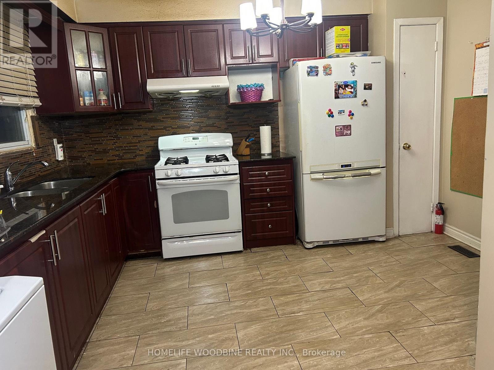 3341 Morning Star Drive, Mississauga, Ontario  L4T 1X6 - Photo 7 - W12485509