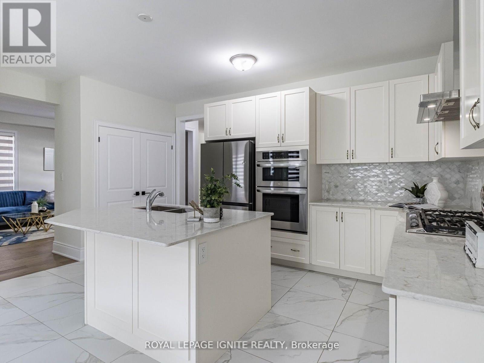 8 Kambalda Road, Brampton, Ontario  L7A 5J3 - Photo 11 - W12485511