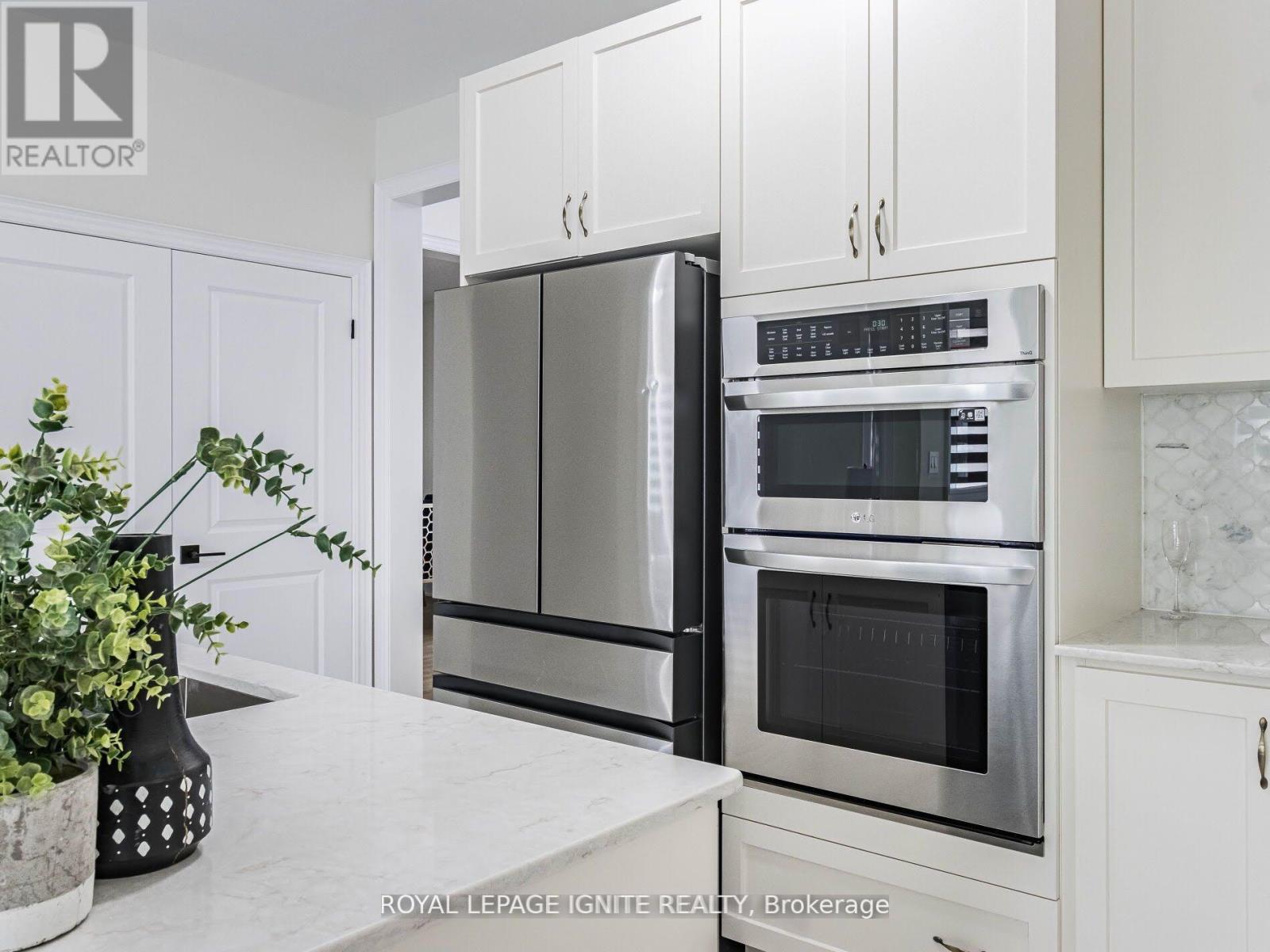 8 Kambalda Road, Brampton, Ontario  L7A 5J3 - Photo 9 - W12485511