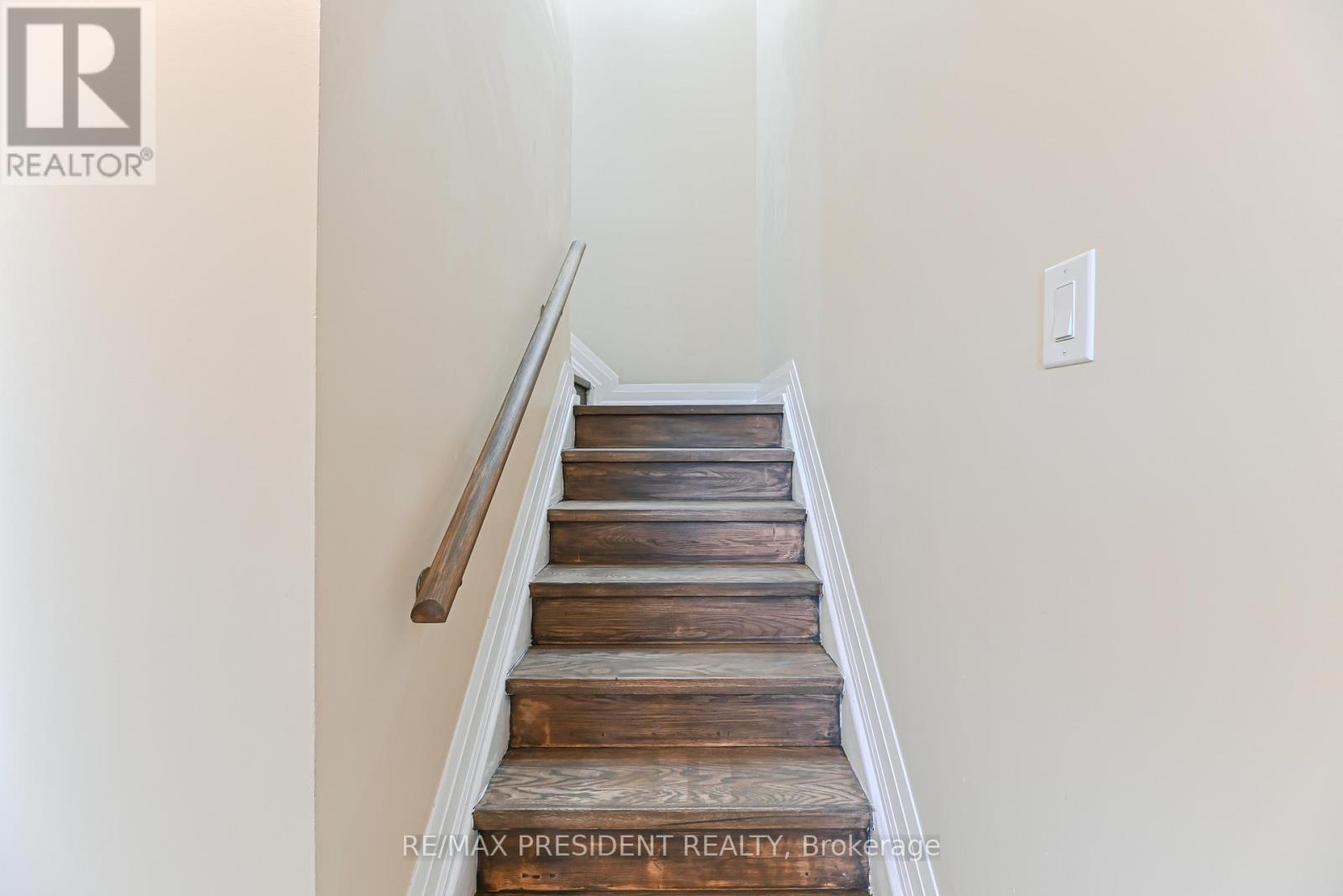 4 Lawnview Court, Brampton, Ontario  L7G 1T4 - Photo 19 - W12485515