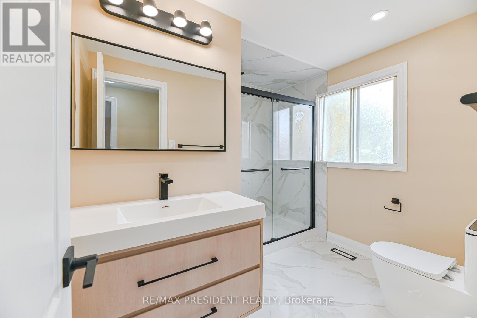 4 Lawnview Court, Brampton, Ontario  L7G 1T4 - Photo 24 - W12485515