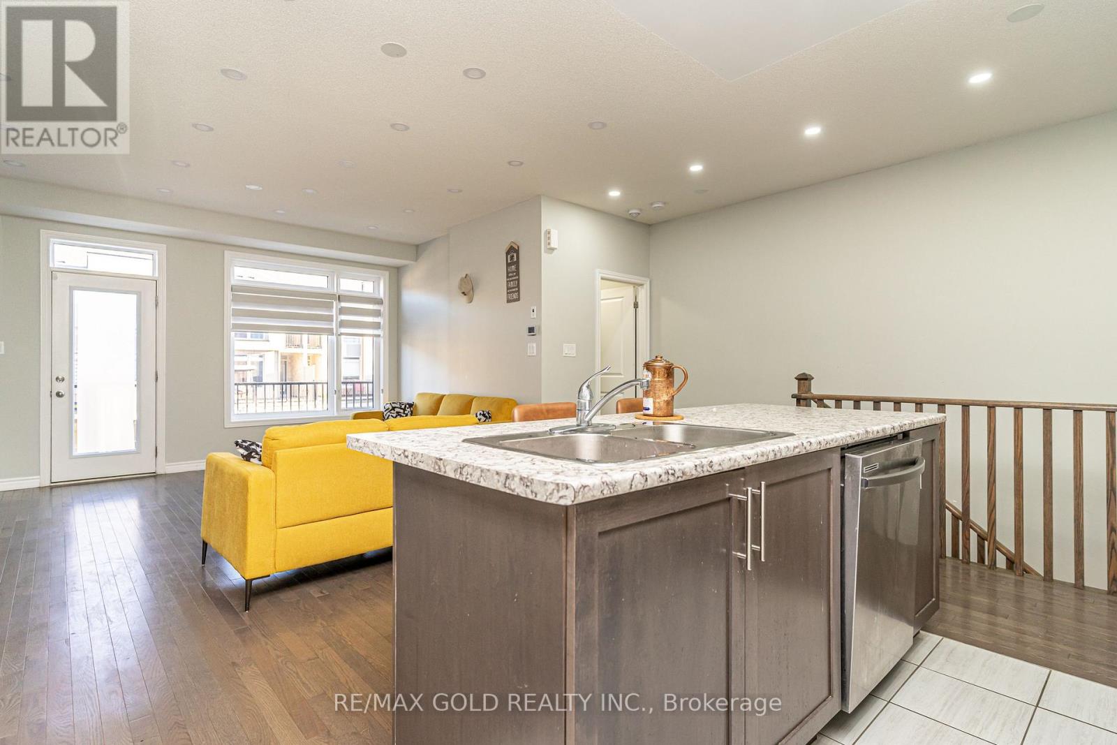 26 Arrowview Drive, Brampton, Ontario  L7A 5H7 - Photo 12 - W12485536