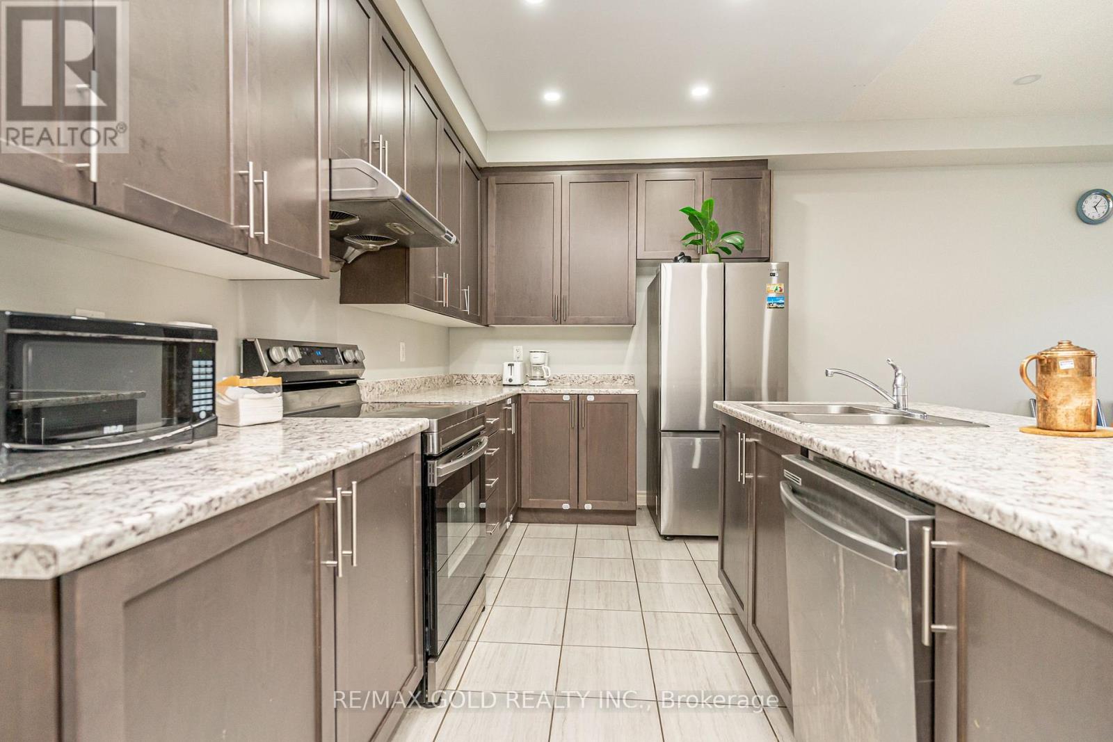 26 Arrowview Drive, Brampton, Ontario  L7A 5H7 - Photo 13 - W12485536