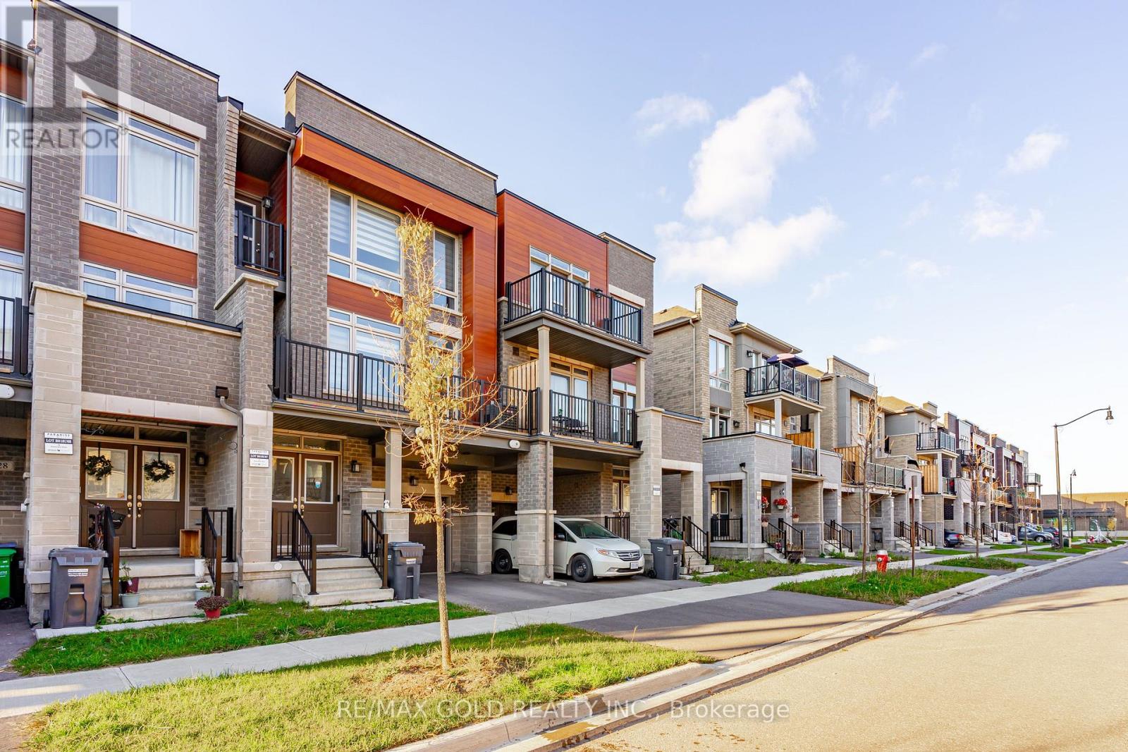 26 Arrowview Drive, Brampton, Ontario  L7A 5H7 - Photo 3 - W12485536