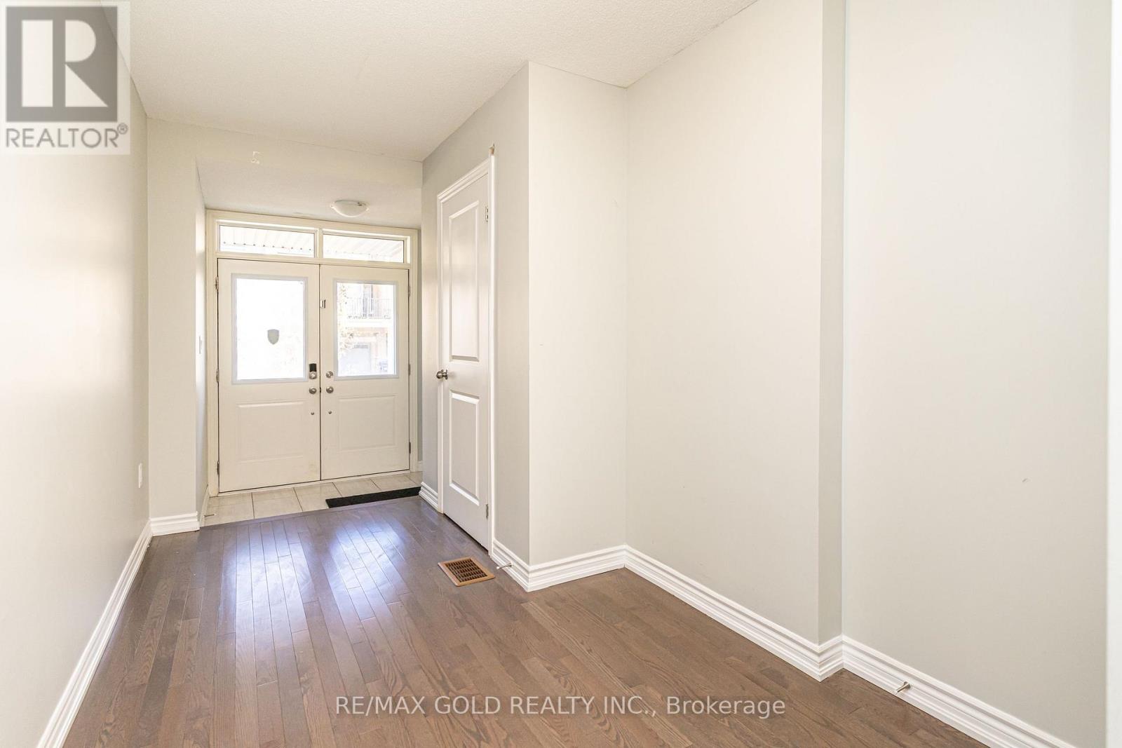 26 Arrowview Drive, Brampton, Ontario  L7A 5H7 - Photo 6 - W12485536