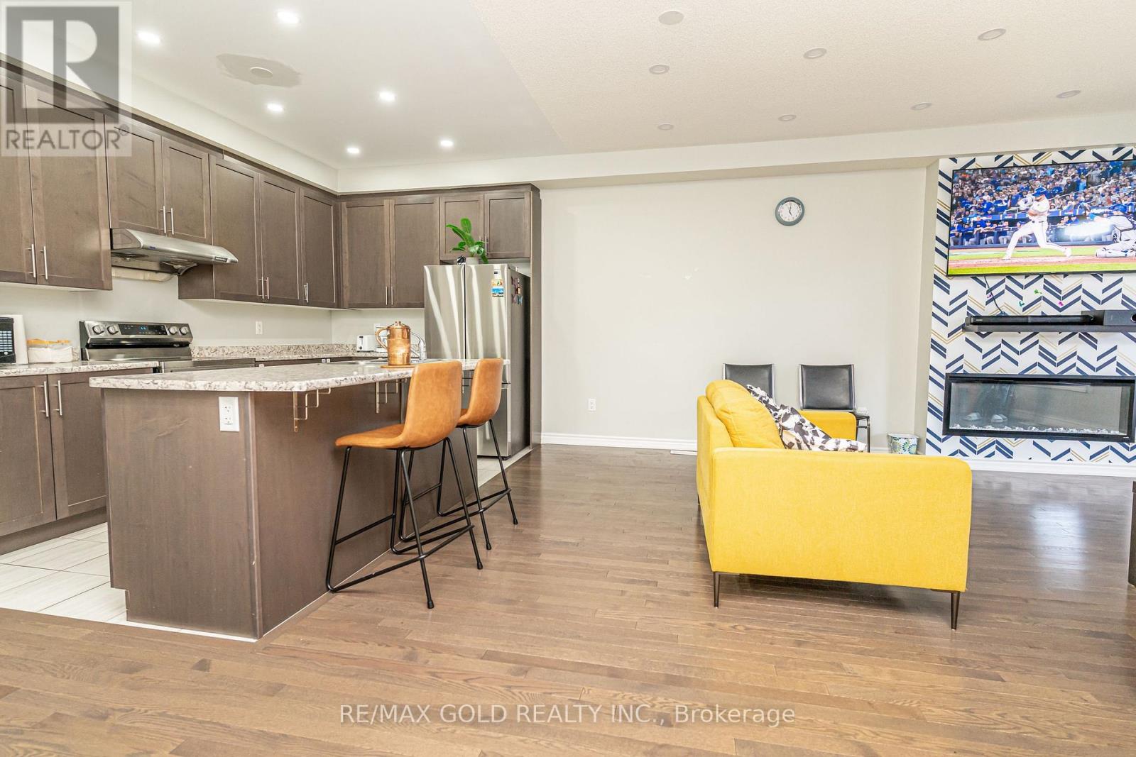 26 Arrowview Drive, Brampton, Ontario  L7A 5H7 - Photo 9 - W12485536