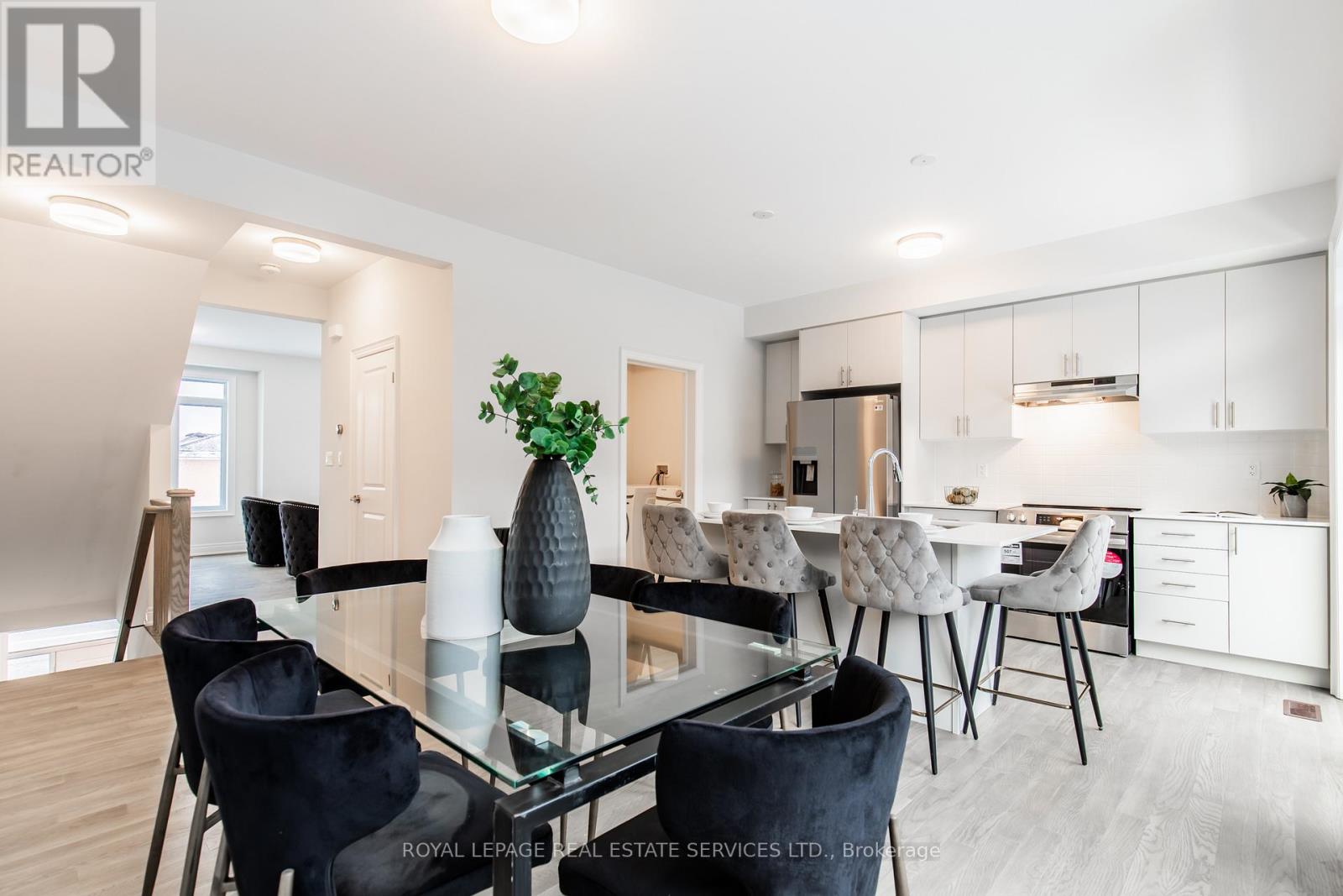 2733 Westoak Trails Boulevard, Oakville, Ontario  L6M 5T1 - Photo 11 - W12485538