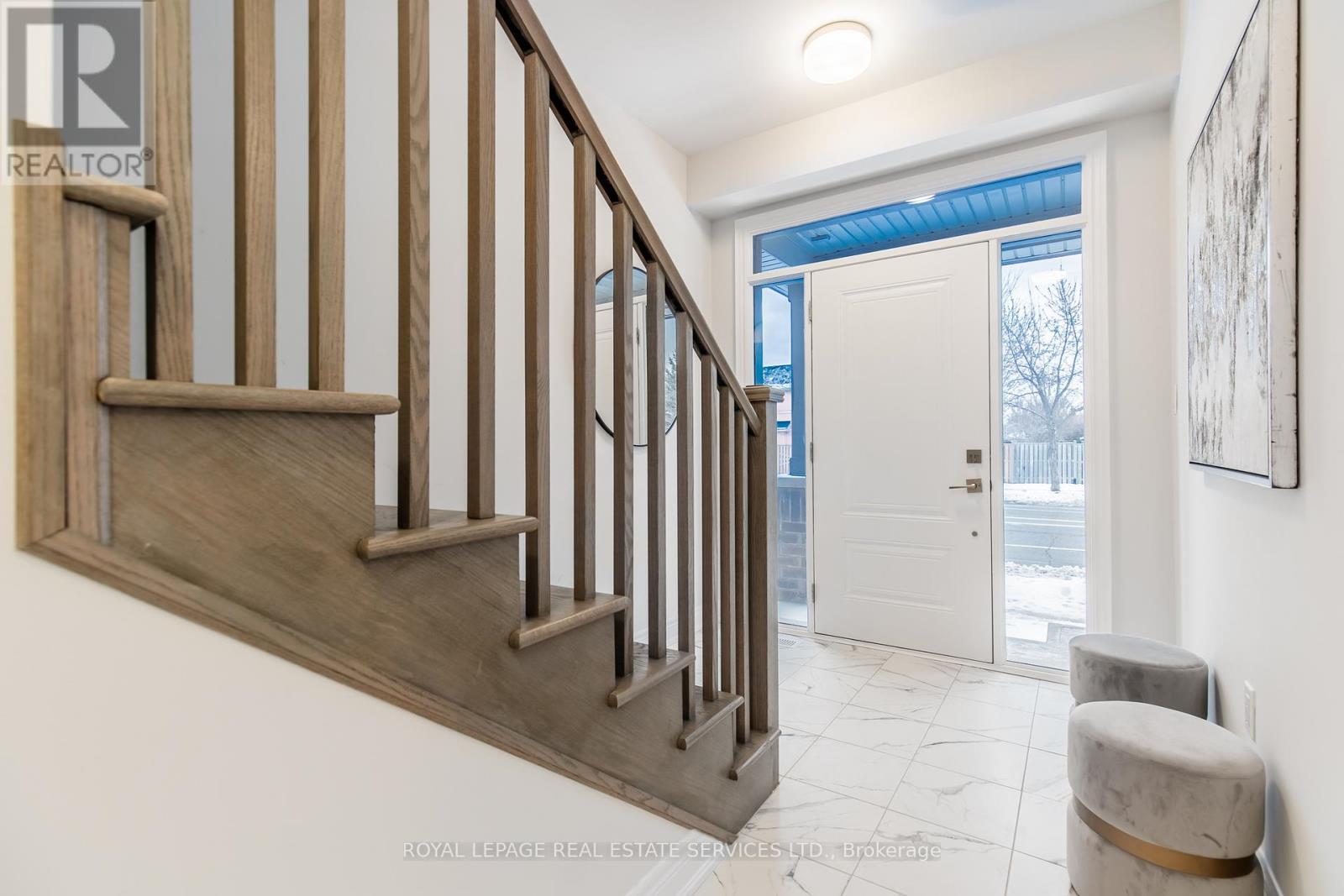 2733 Westoak Trails Boulevard, Oakville, Ontario  L6M 5T1 - Photo 3 - W12485538