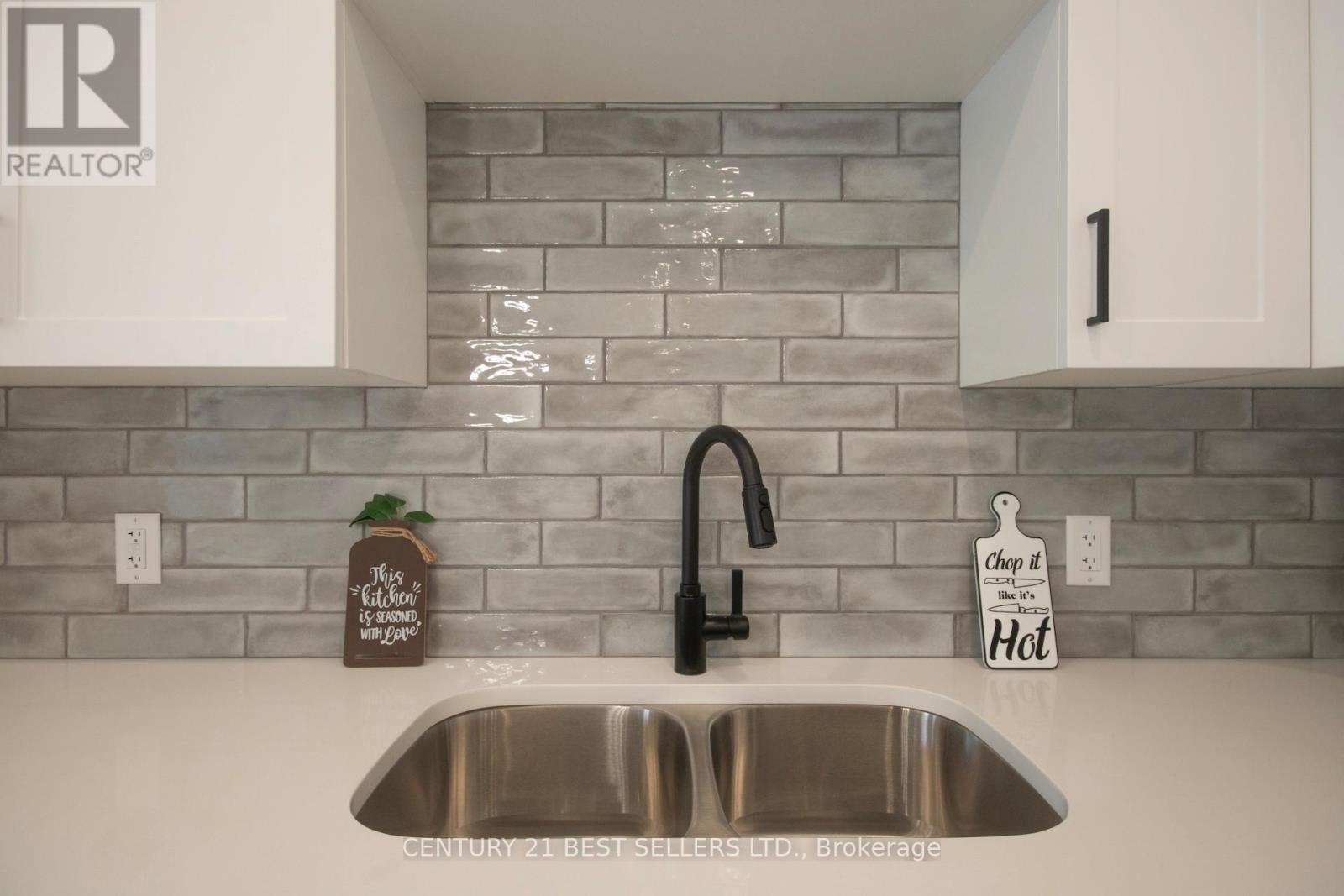 79 Buchanan Avenue, Prince Edward County, Ontario  K0K 2T0 - Photo 3 - X12485448