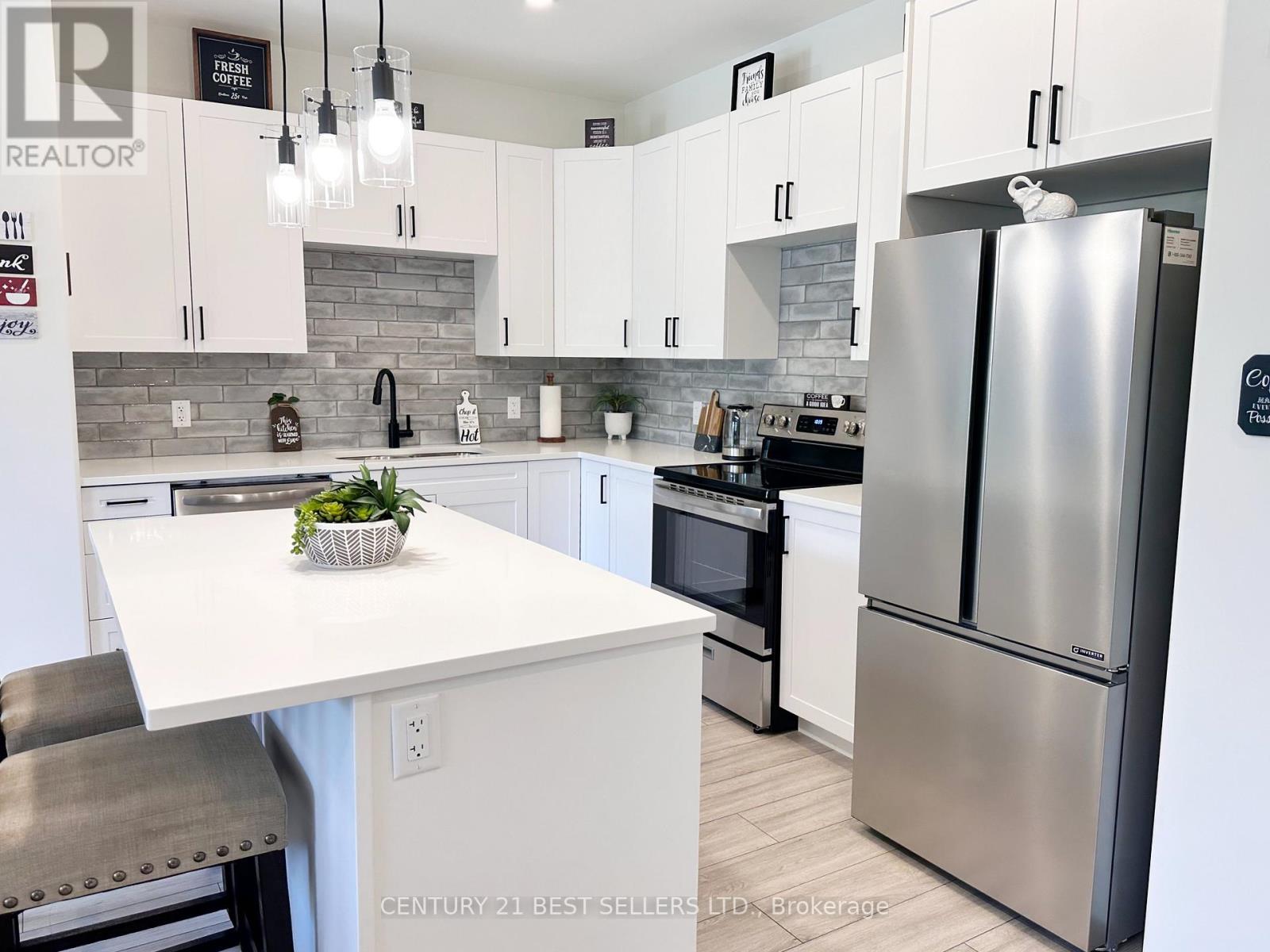 79 Buchanan Avenue, Prince Edward County, Ontario  K0K 2T0 - Photo 8 - X12485448