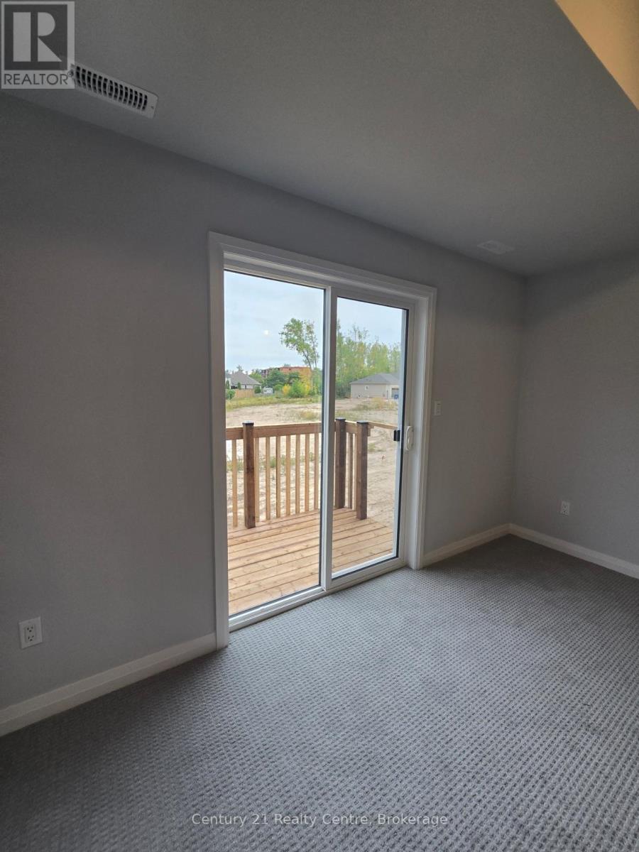 (Main Level) - 403 Louisa Street, Fort Erie, Ontario  L2A 0H5 - Photo 10 - X12485458