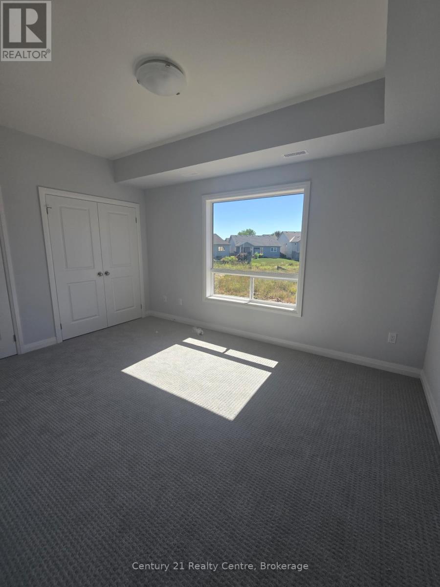 (Main Level) - 403 Louisa Street, Fort Erie, Ontario  L2A 0H5 - Photo 13 - X12485458