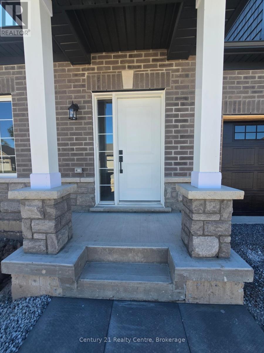 (Main Level) - 403 Louisa Street, Fort Erie, Ontario  L2A 0H5 - Photo 2 - X12485458