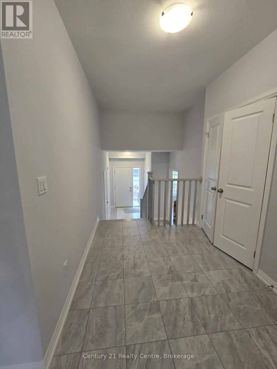 (Main Level) - 403 Louisa Street, Fort Erie, Ontario  L2A 0H5 - Photo 3 - X12485458