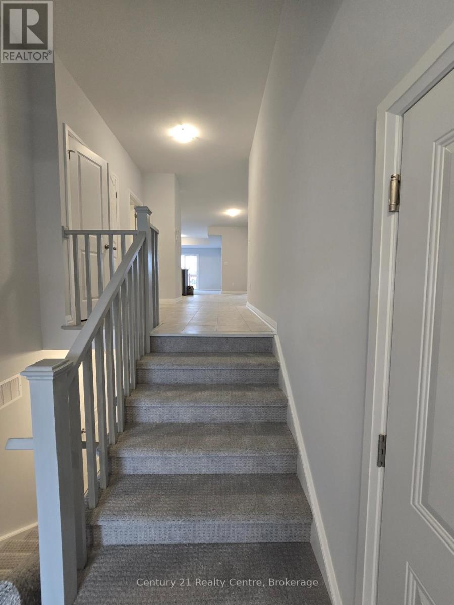 (Main Level) - 403 Louisa Street, Fort Erie, Ontario  L2A 0H5 - Photo 4 - X12485458