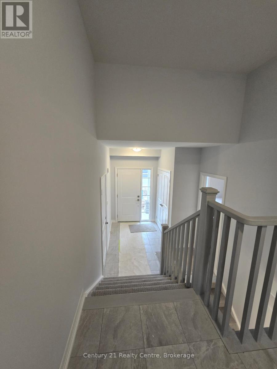 (Main Level) - 403 Louisa Street, Fort Erie, Ontario  L2A 0H5 - Photo 5 - X12485458