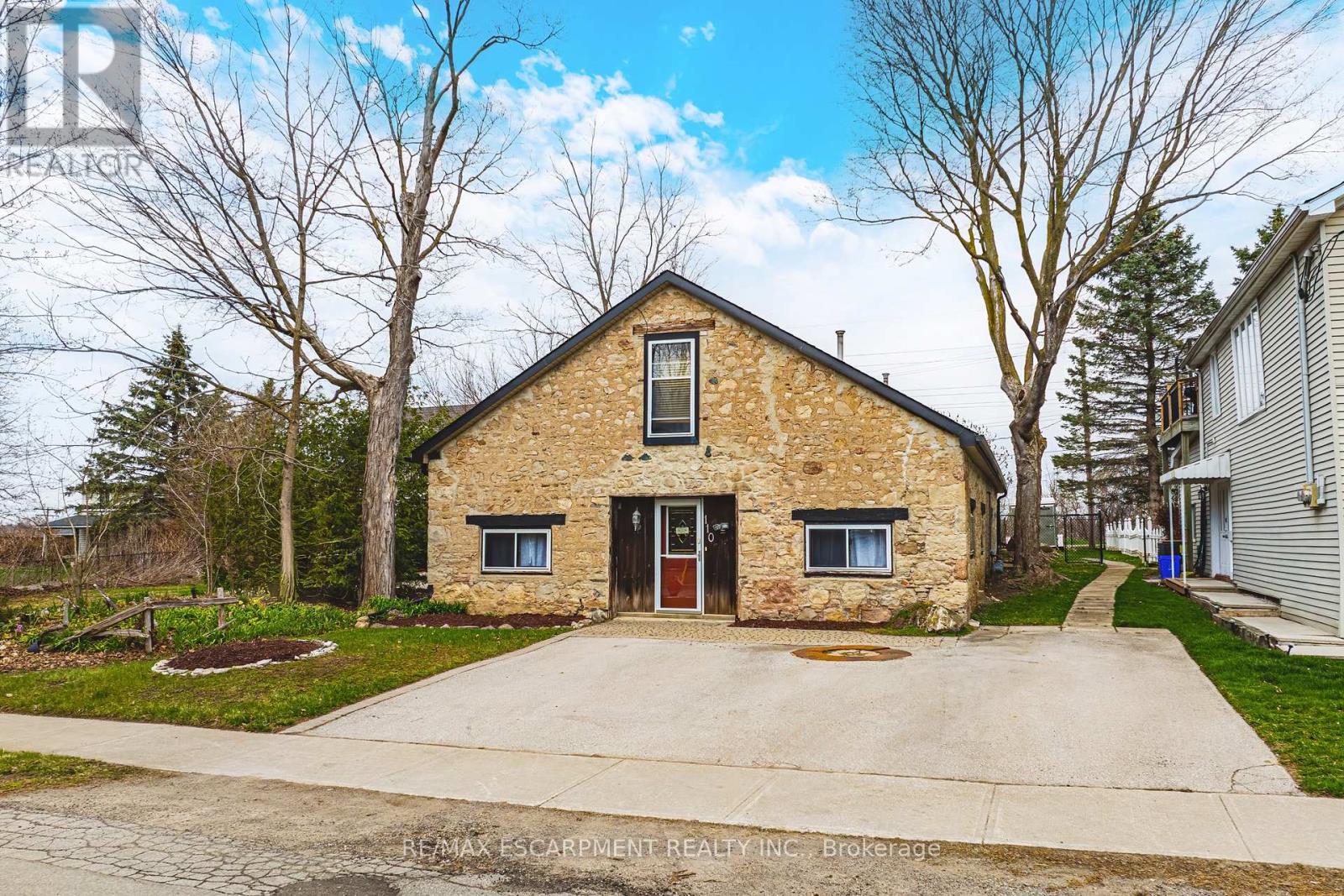 110 FREELTON ROAD, Hamilton, Ontario